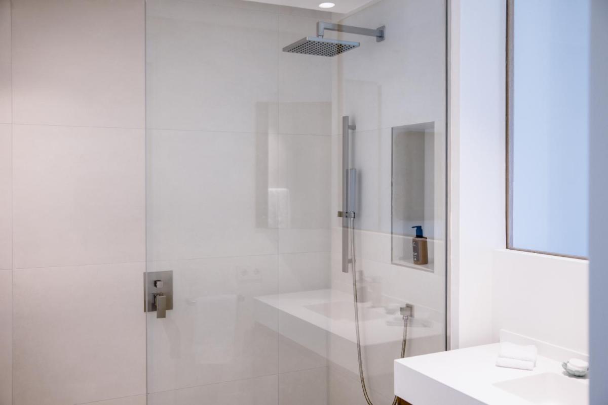 Un baño de THE FLAG HOTEL Marbella, Estepona Adult Recommended