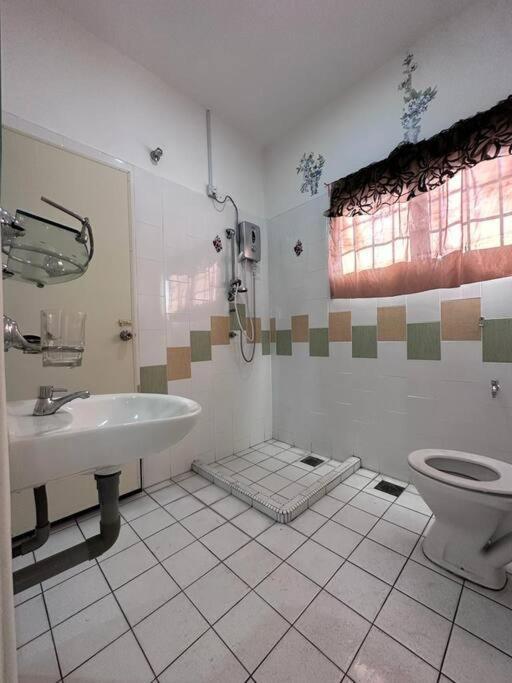 Suitetrails - Ipoh Luxury Spacious Corner Home