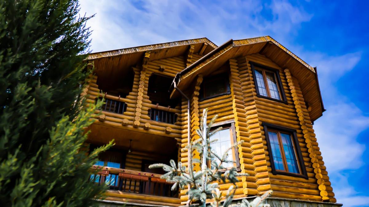 Уникальный дом из дерева в красивейших горах - Housity