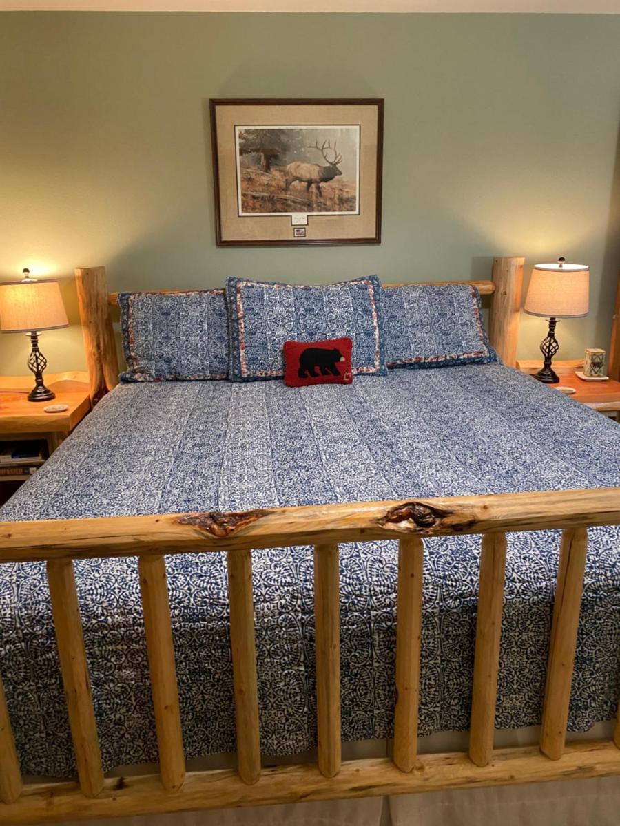 Two Bears Inn Bed & Breakfast - Housity