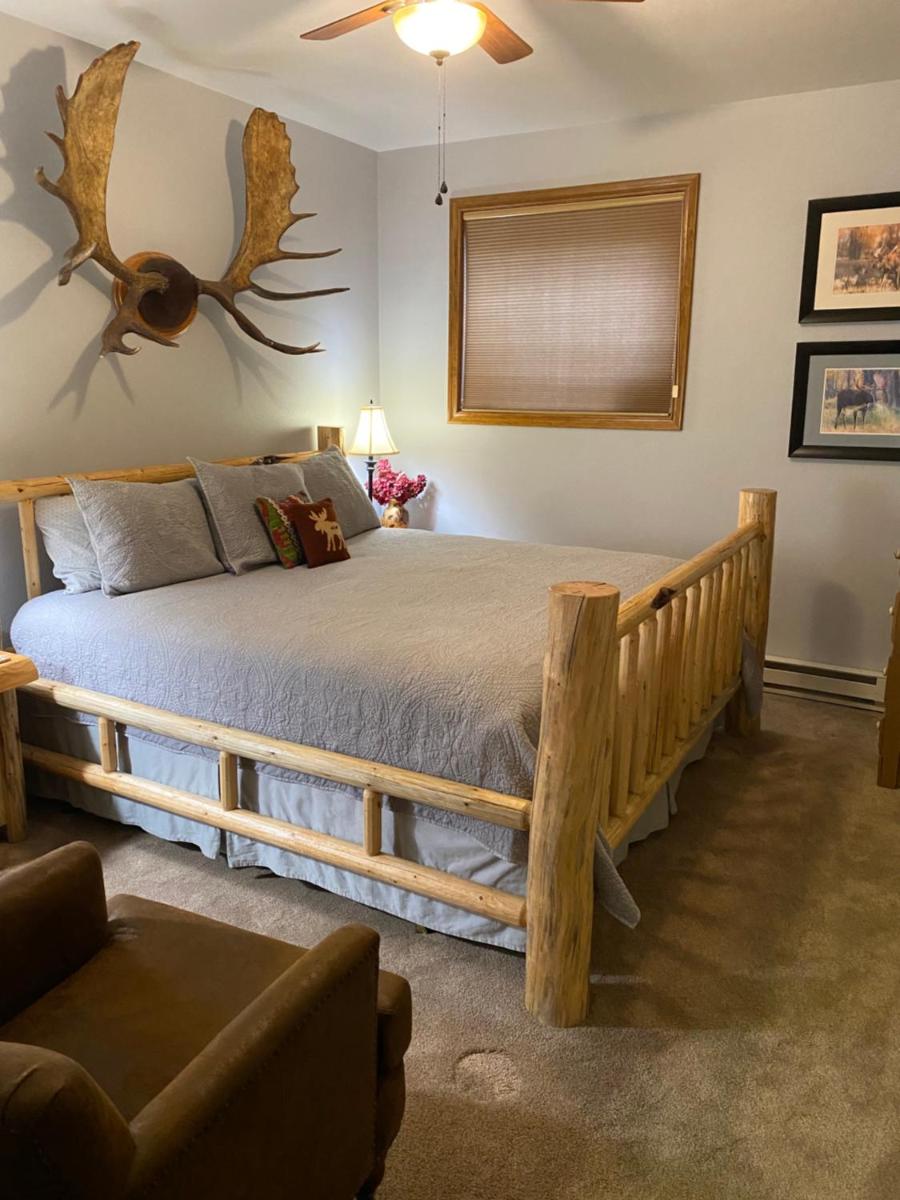 Two Bears Inn Bed & Breakfast - Housity