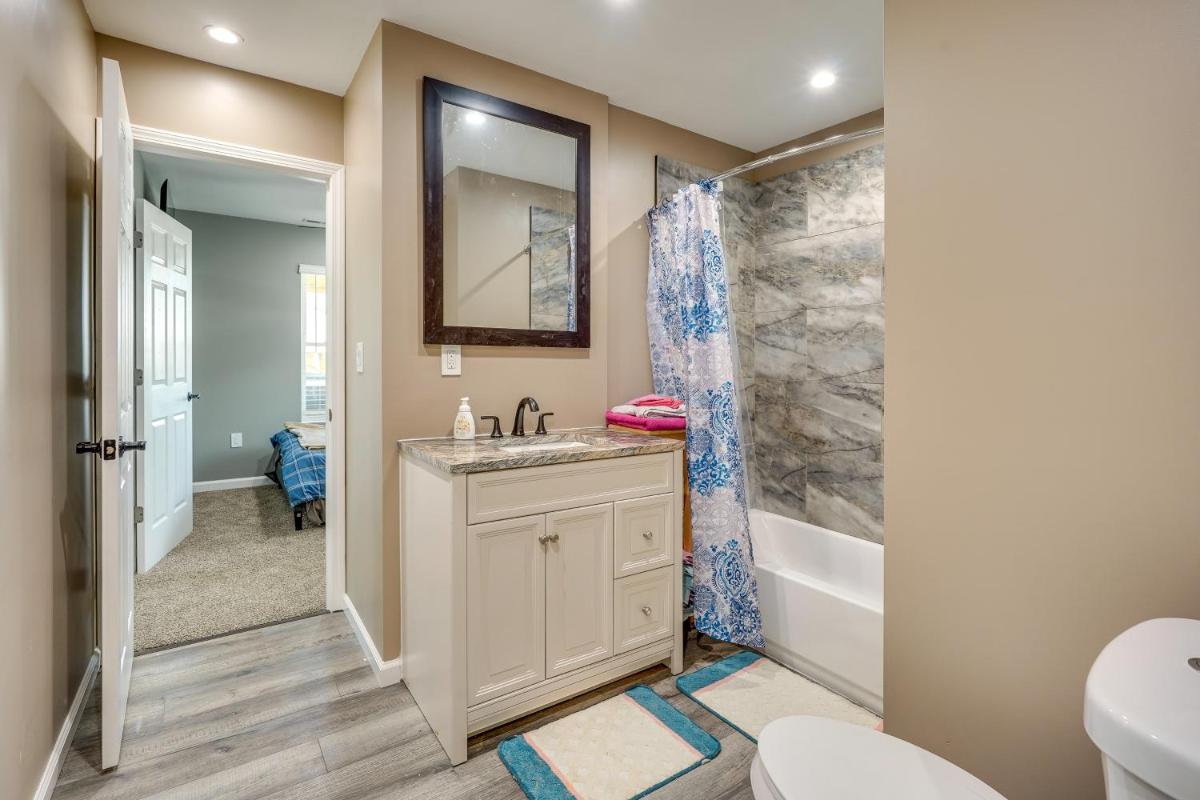 Waterfront Buckeye Lake Vacation Rental with Hot Tub - Housity