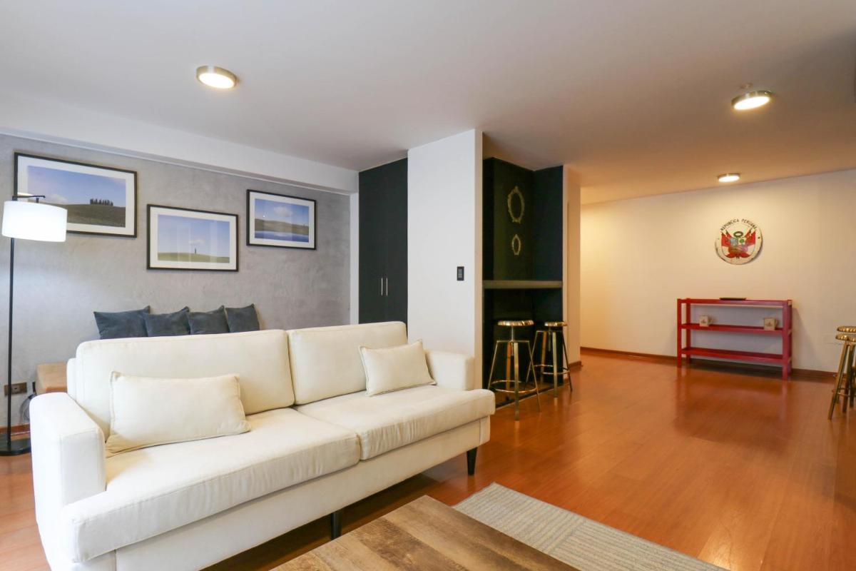 Art Deco 1BR with Pool View in Barranco - Housity
