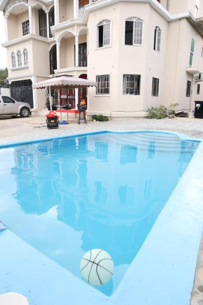 Suitetrails - Cercle Guest House Bar-Resto 46