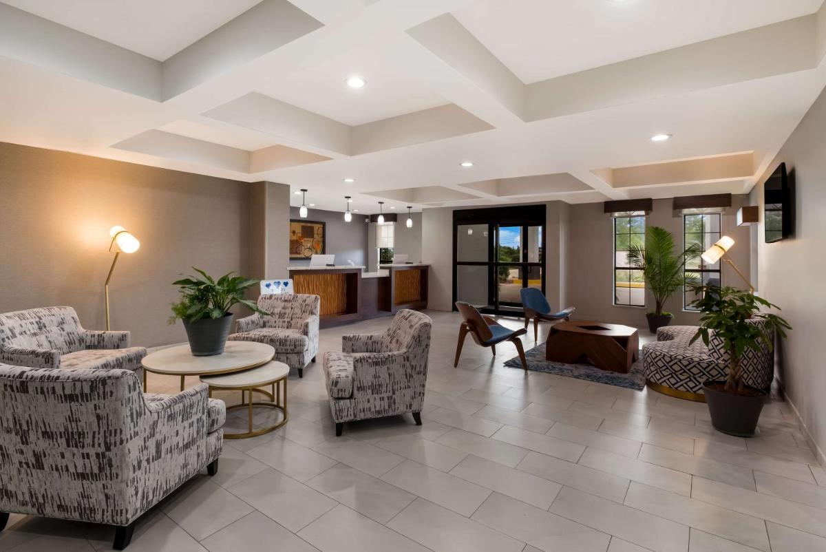 Best Western La Place Inn - Housity