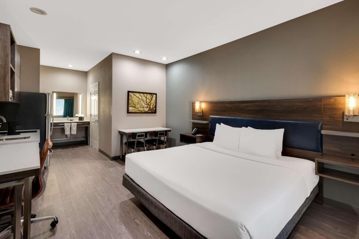 Best Western La Place Inn - Housity