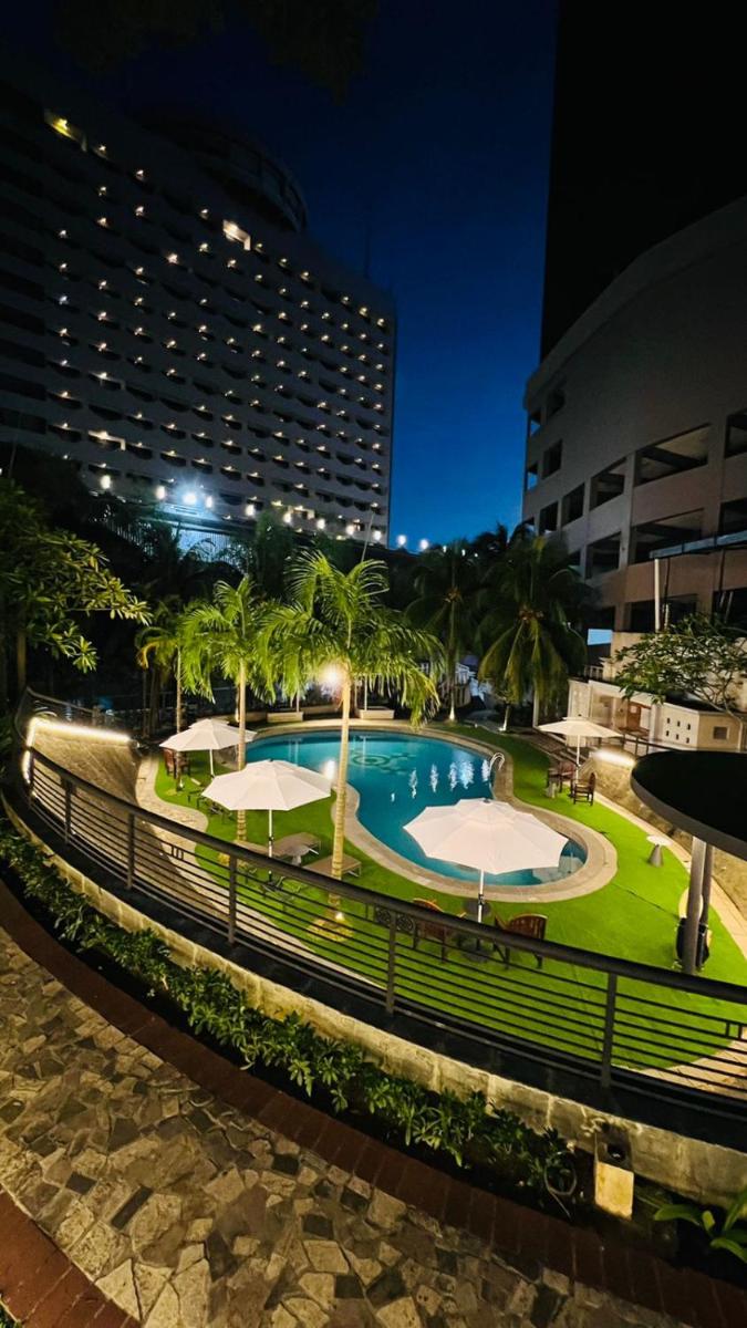 Suitetrails - Grand Eska Hotel & Suites Batam