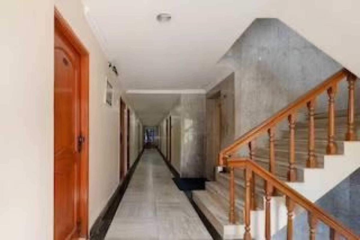Collection O 81235 Golden Tower - Housity