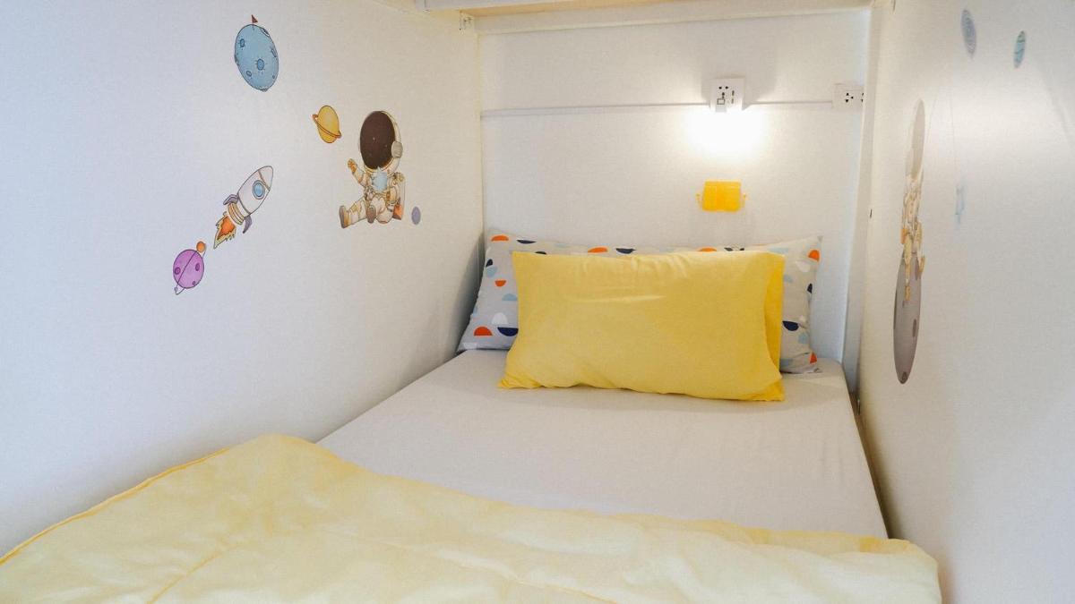 Bloomin' Moon hostel & cafe, Chiang Mai Old Town - Housity