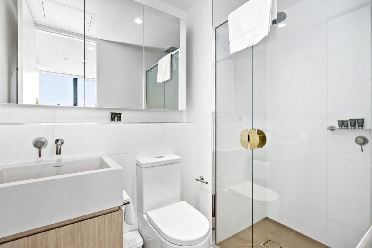 Suitetrails - Iris - The Skylight Escape Apartment