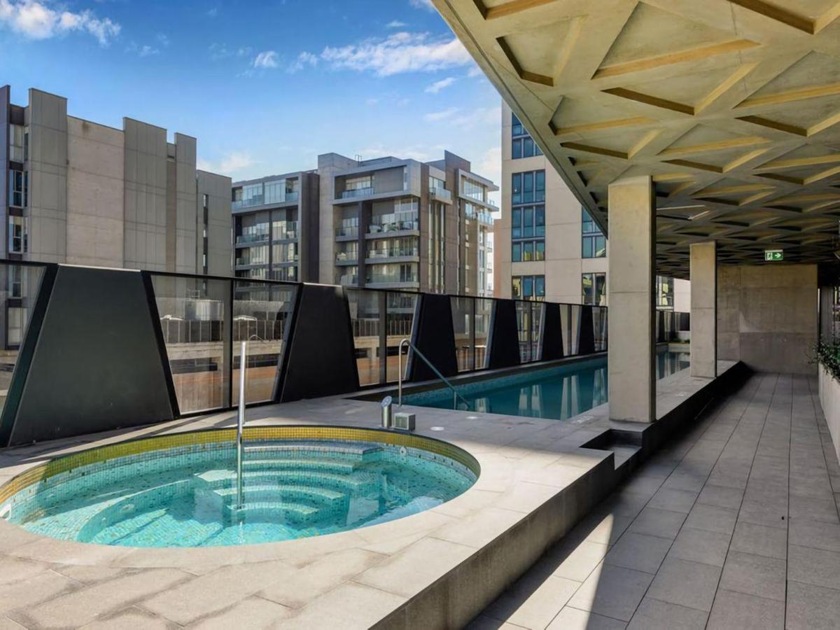 Suitetrails - Iris - The Skylight Escape Apartment