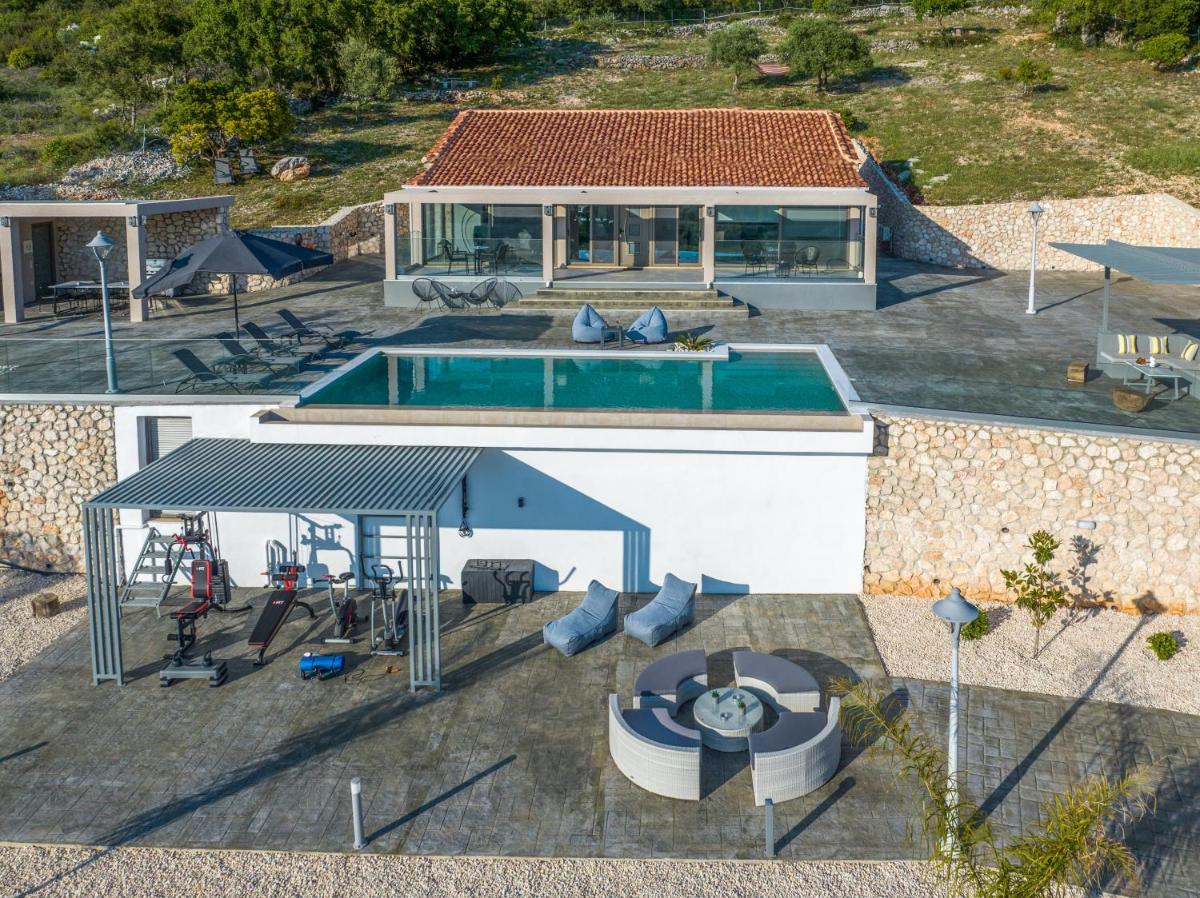 Di Sasso Villa - Housity