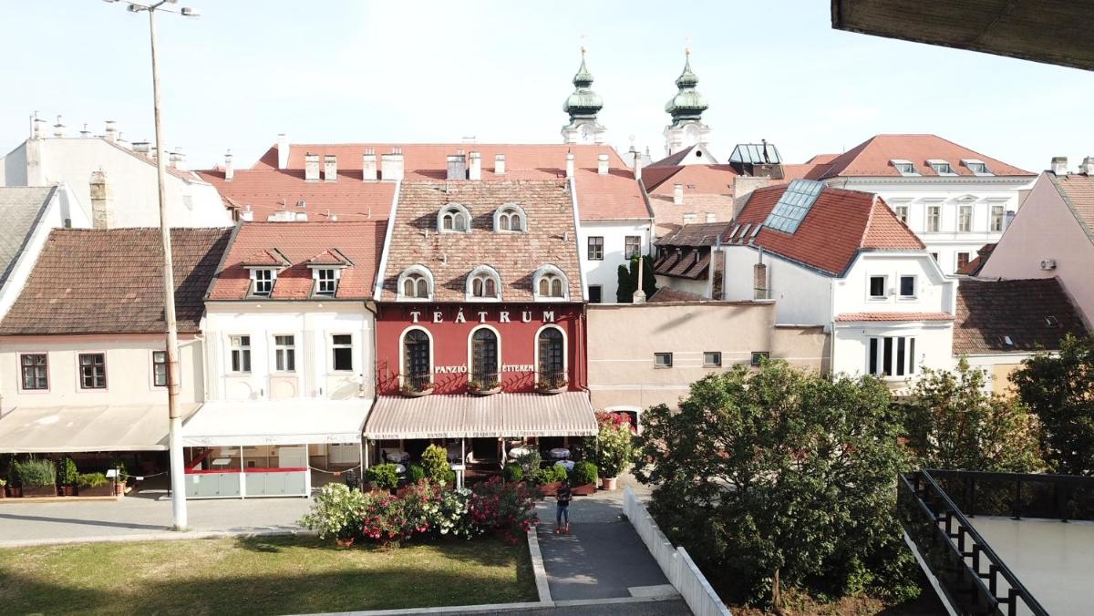 Teátrum Boutique Hotel - Housity