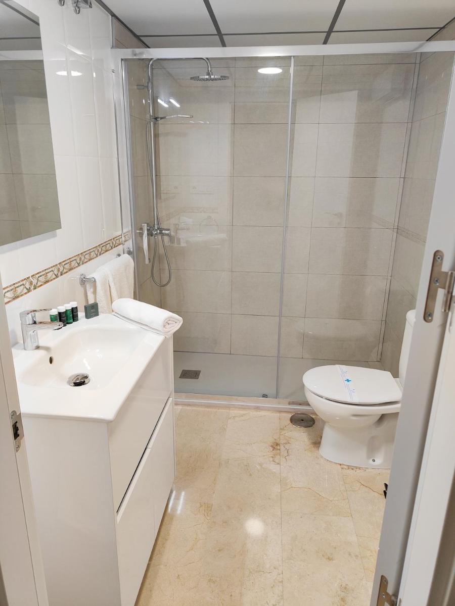 Un baño de Nacavi Albir Aparthotel