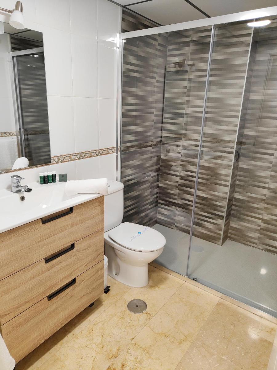 Un baño de Nacavi Albir Aparthotel