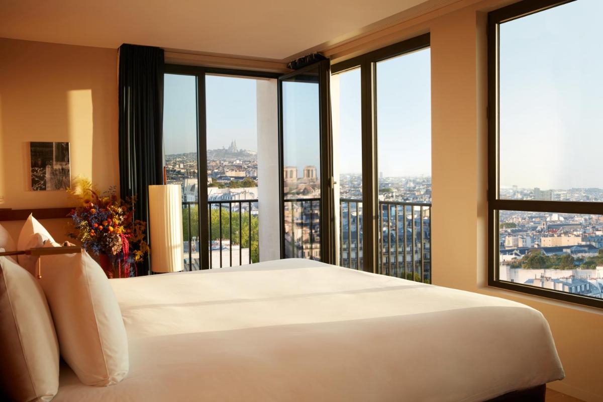 Un ou plusieurs lits dans un hébergement de l'établissement SO/ Paris Hotel
