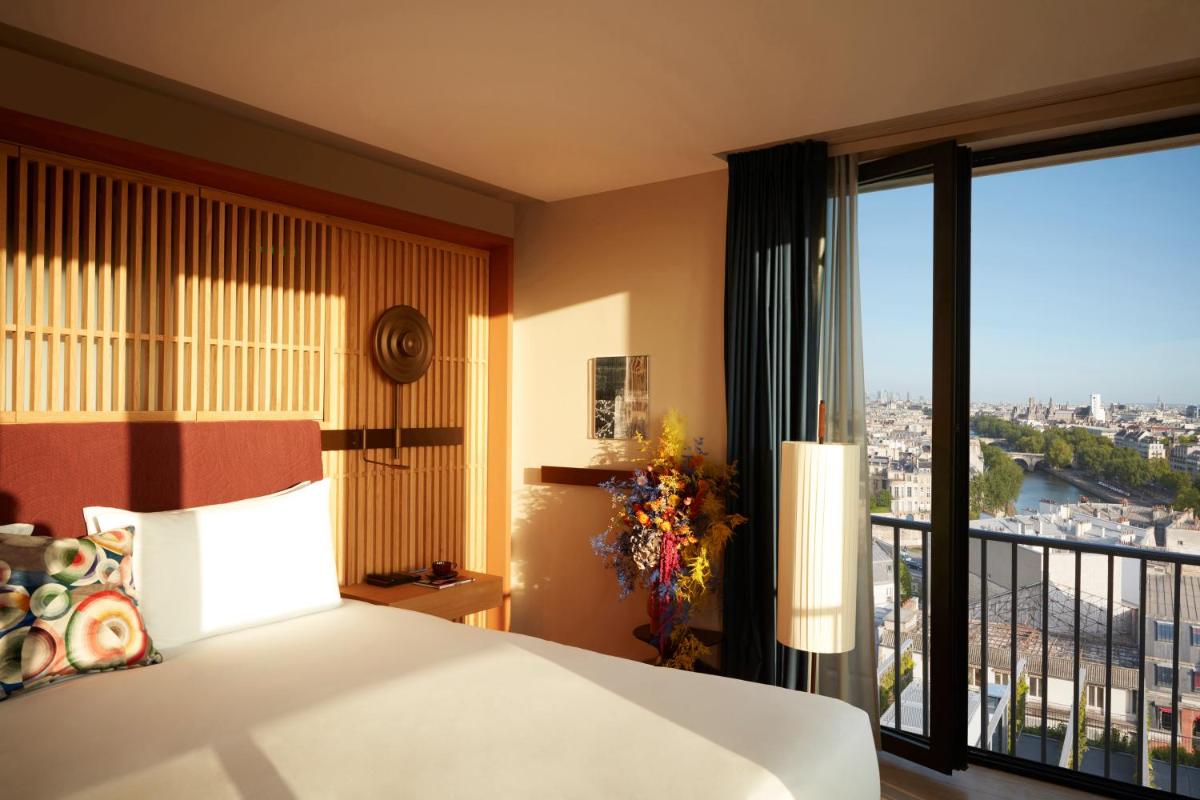 Un ou plusieurs lits dans un hébergement de l'établissement SO/ Paris Hotel
