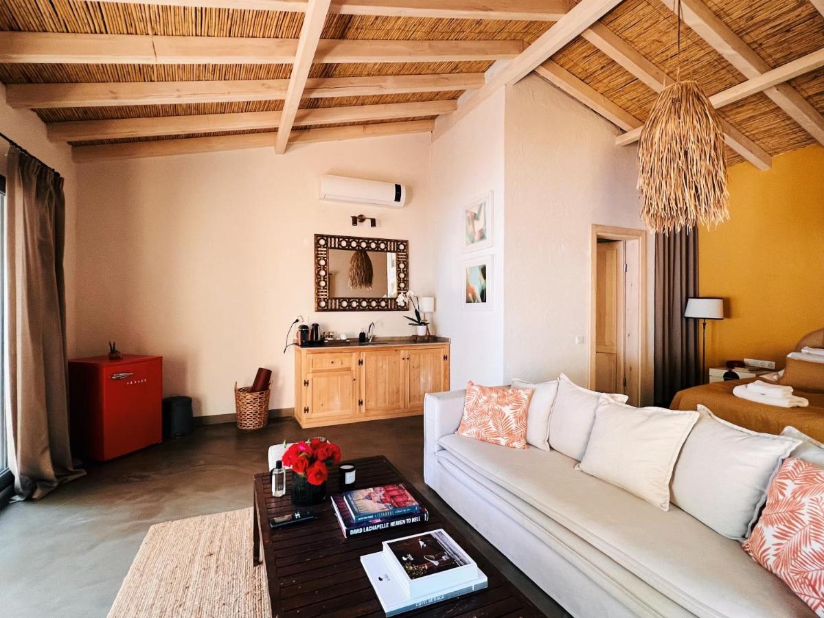 Simurg Inn - Housity