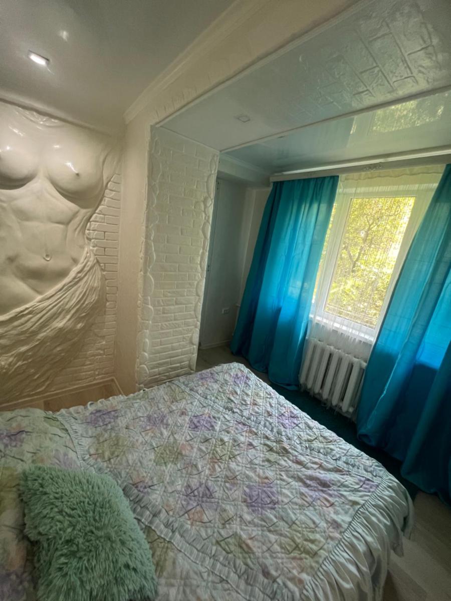 Warm Silver Apartment Miron Costin 11/2 - Housity