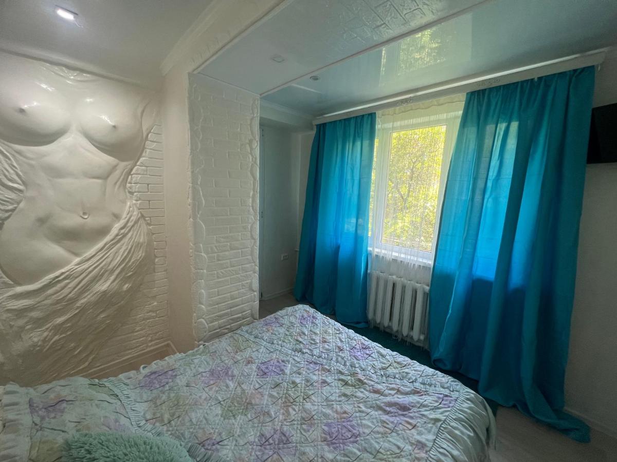 Warm Silver Apartment Miron Costin 11/2 - Housity