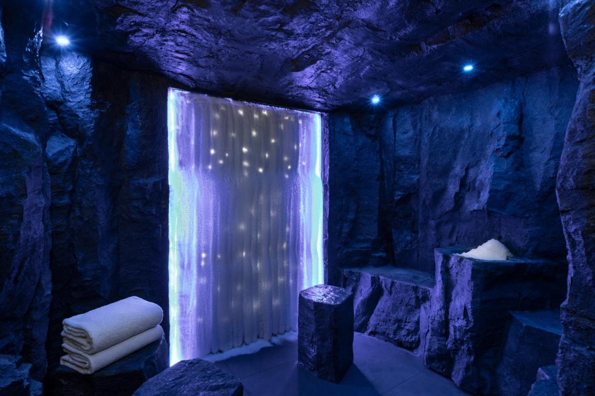 Un ou plusieurs lits dans un hébergement de l'établissement Heliopic Hotel & Spa