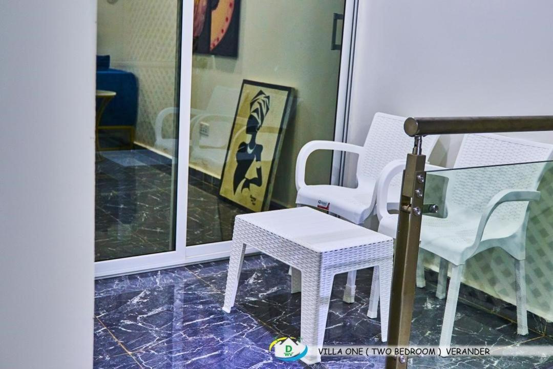D White Villas - Housity