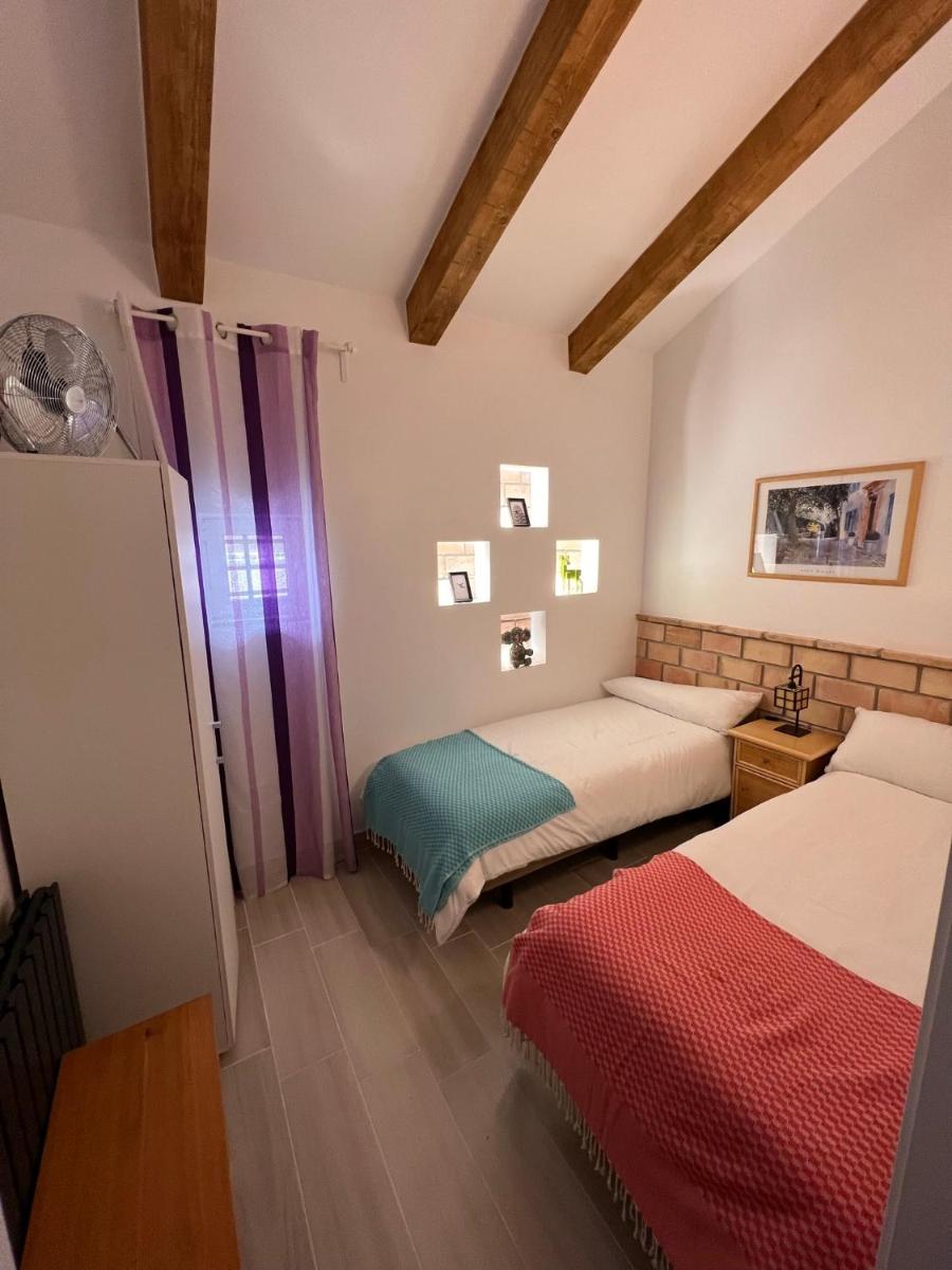 Casa Amor - Caseta - 1 Bedroom Apartment with Shared Pool & Jacuzzi Close to Parque Regional Sierra del Carche, hiking trails & striking views - Housity