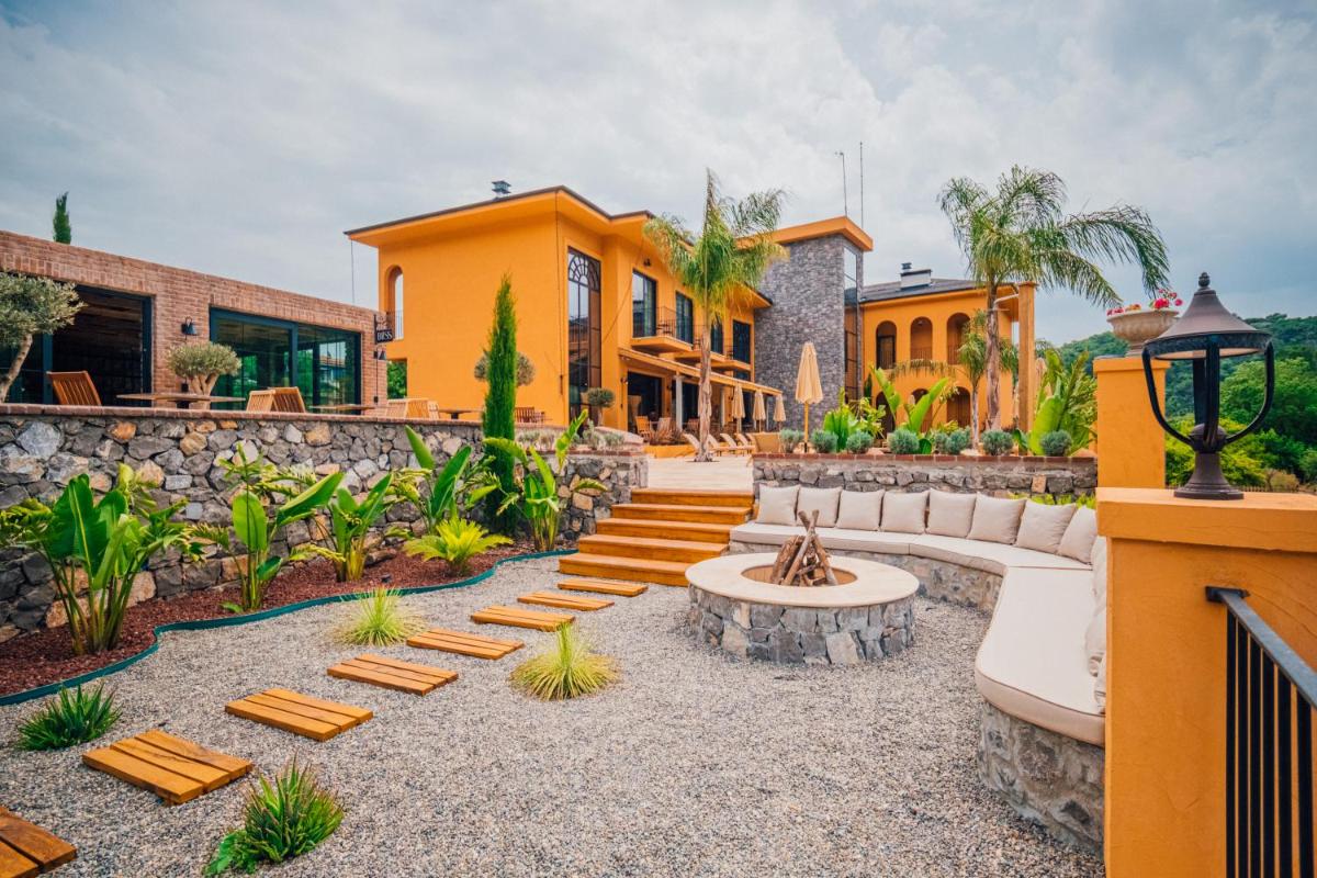 The Remote Hotel - Housity