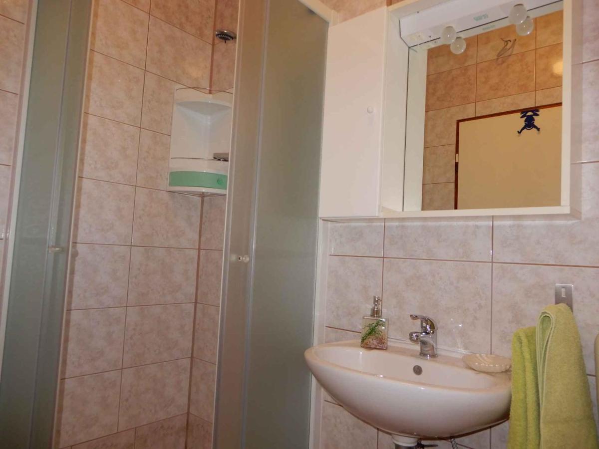 Apartment Pomer 1 - Housity
