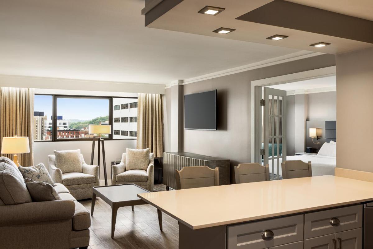 Crowne Plaza Knoxville Downtown University, an IHG Hotel - Housity