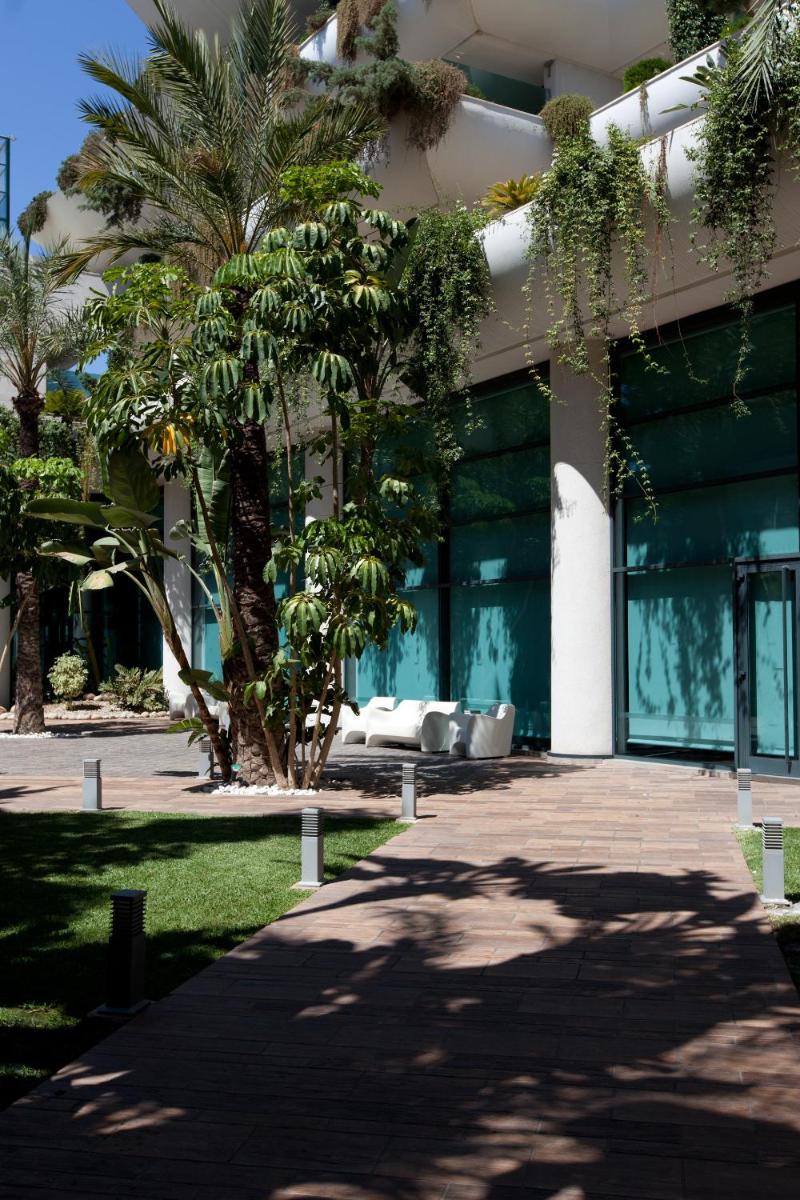 Jardín al aire libre en Hotel Deloix 4* Sup