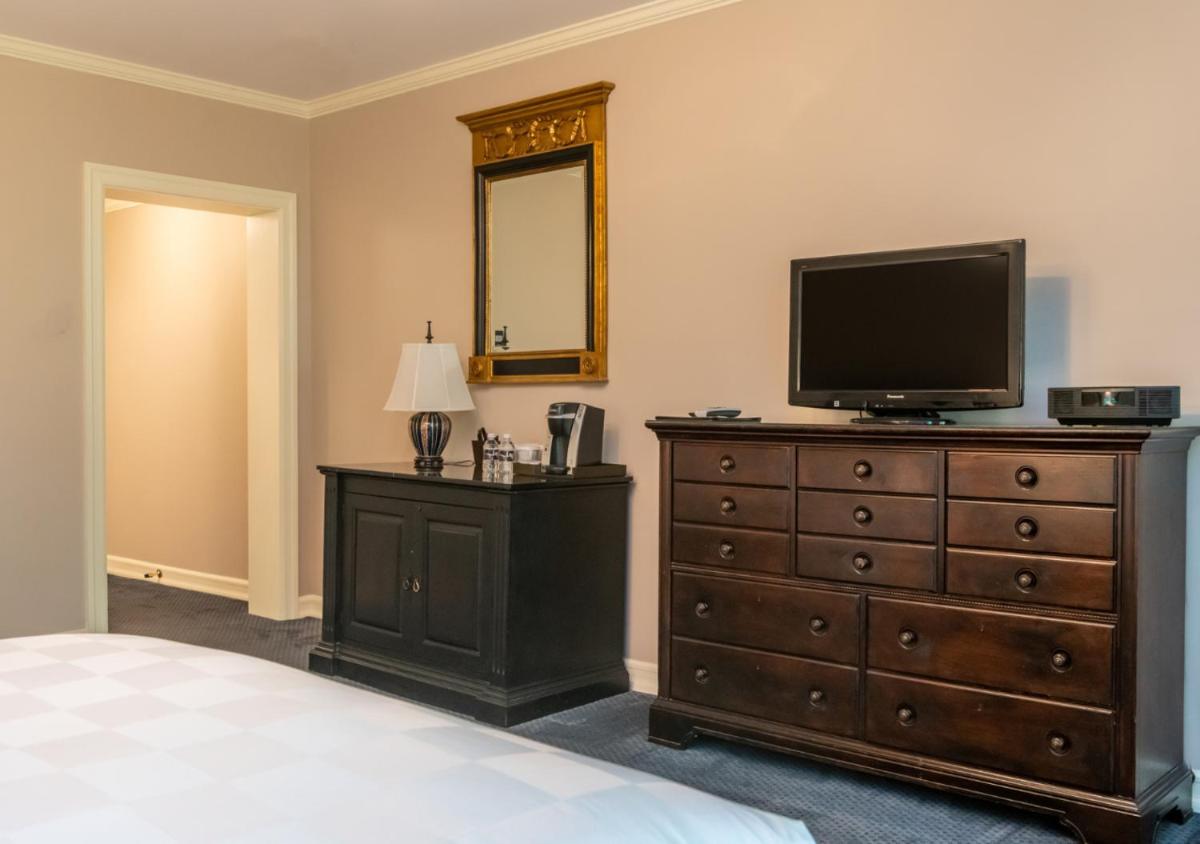 Castle Hotel & Spa - Luxury Hotel near NYC - Housity