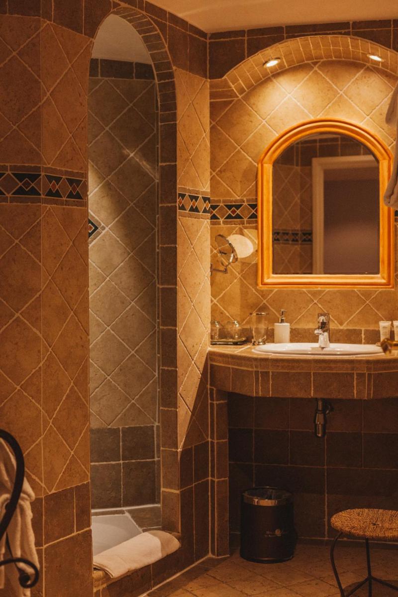 Salle de bains dans l'établissement Ostella Spa & Resort