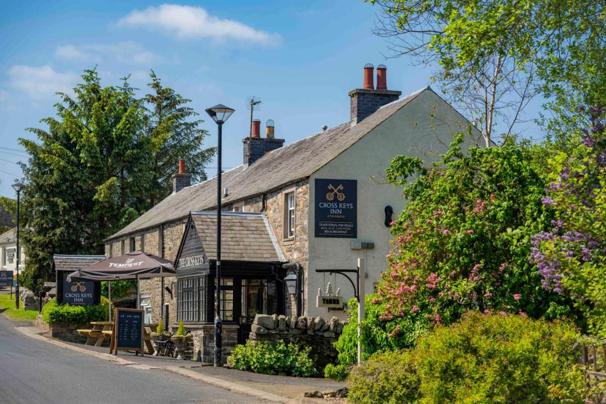 Cross Keys Inn Ettrickbridge - Housity