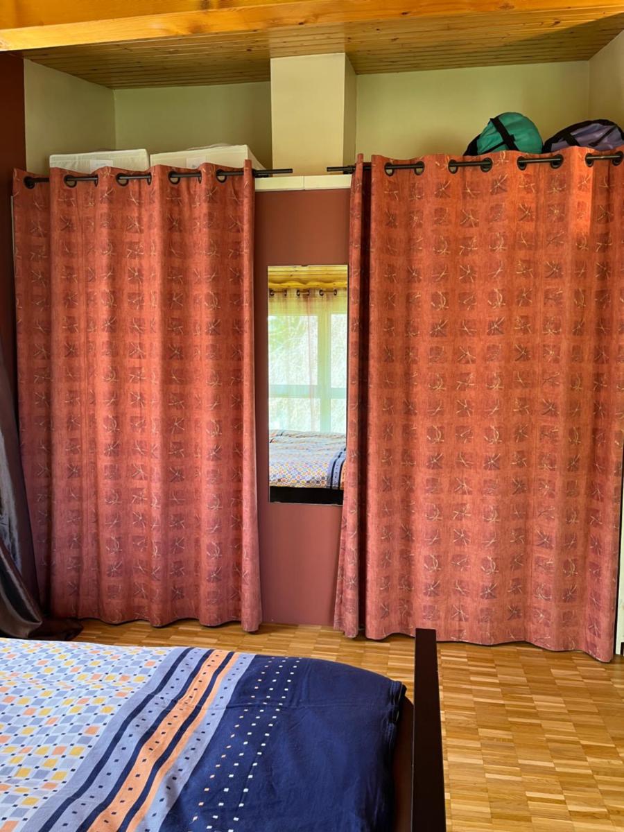 Chambres dans villa avec piscine - Housity