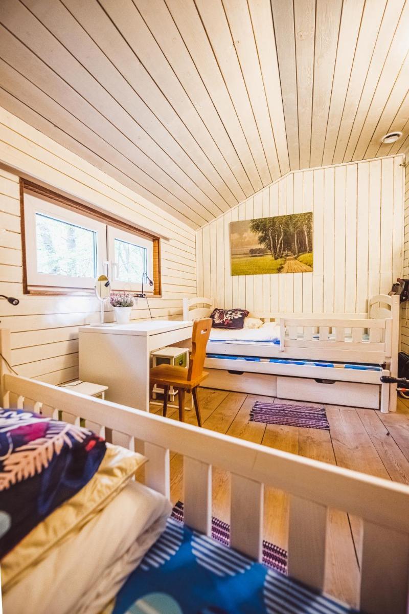 Cozy Nature Retreat with Patio Fireplace Garden - Hizvo