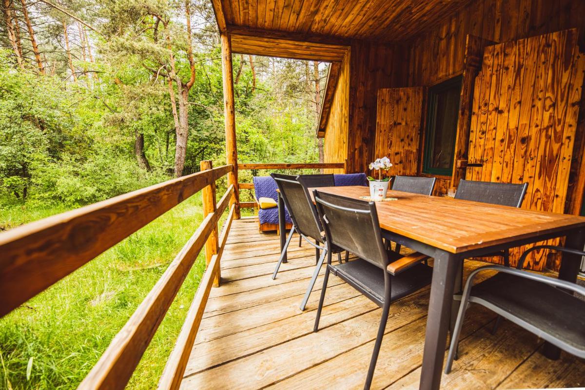 Cozy Nature Retreat with Patio Fireplace Garden - Hizvo