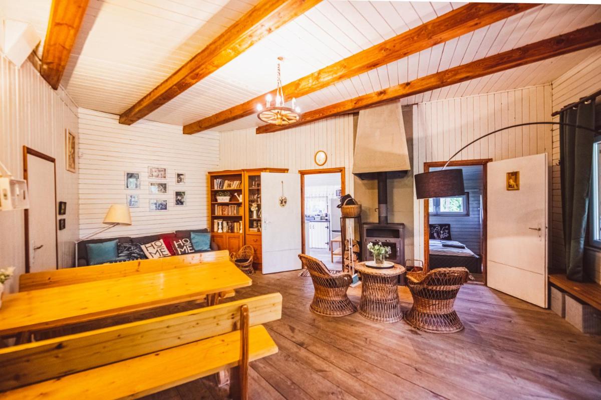 Cozy Nature Retreat with Patio Fireplace Garden - Hizvo