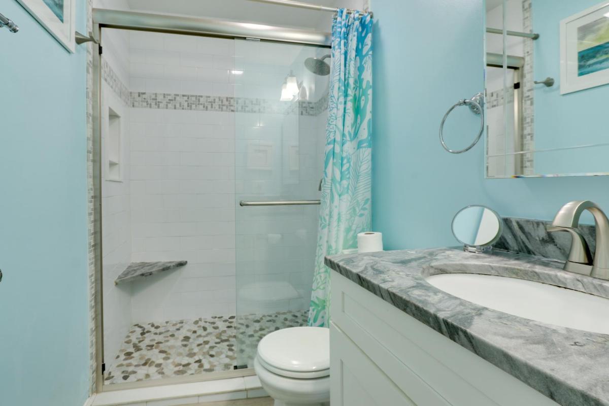 First-Floor Condo - Steps to , Coligny Plaza! - Housity