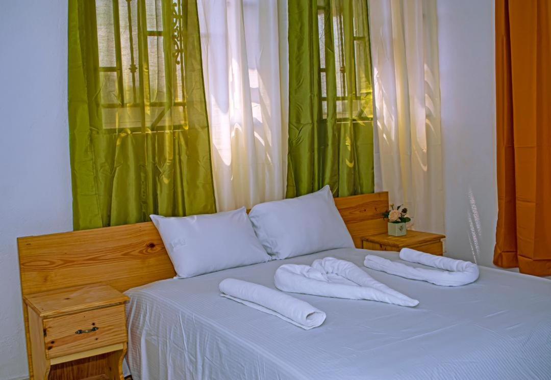 Suitetrails - Heritage Comfortable Guest House