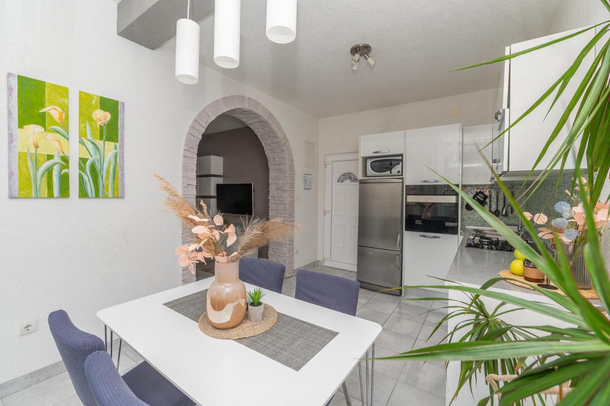 Luxury Apartments Nadalina Sea view - Housity