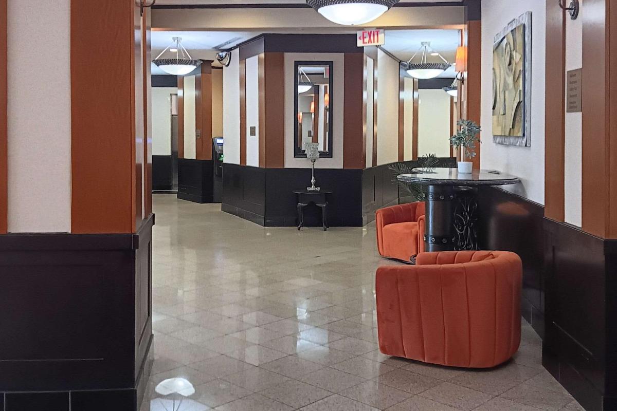 Clarion Hotel & Suites Mount Laurel - Housity