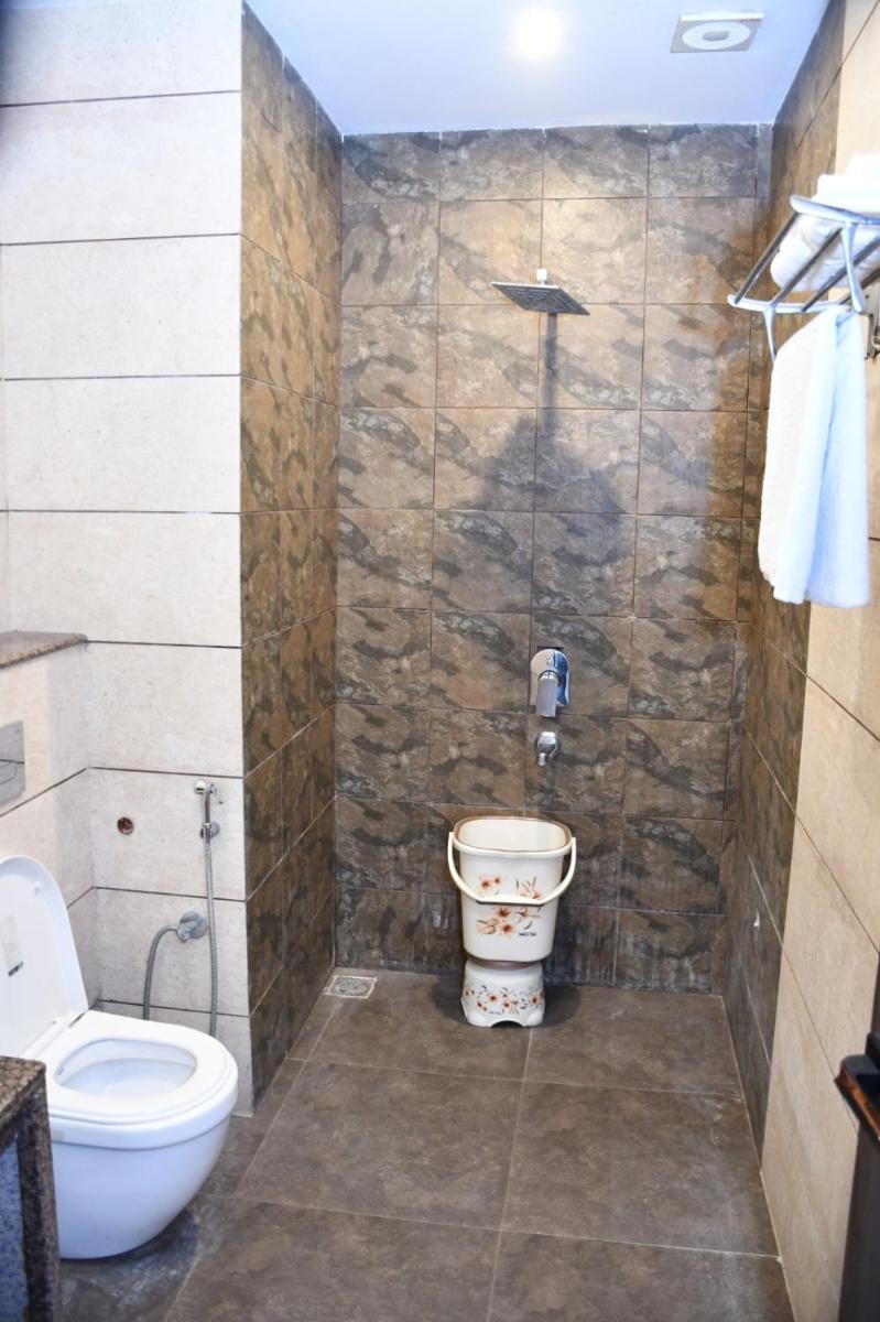 Hotel Royal Comfort Inn - Housity