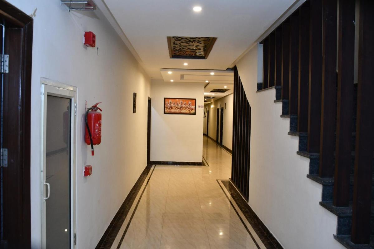 Hotel Royal Comfort Inn - Housity