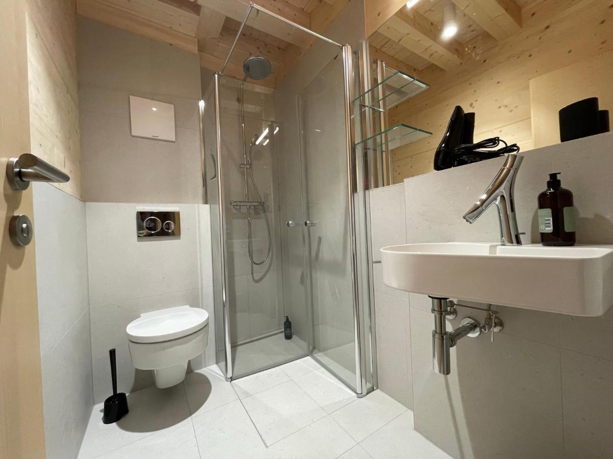 Mondholz - Urban Inn 24-7 - Hizvo