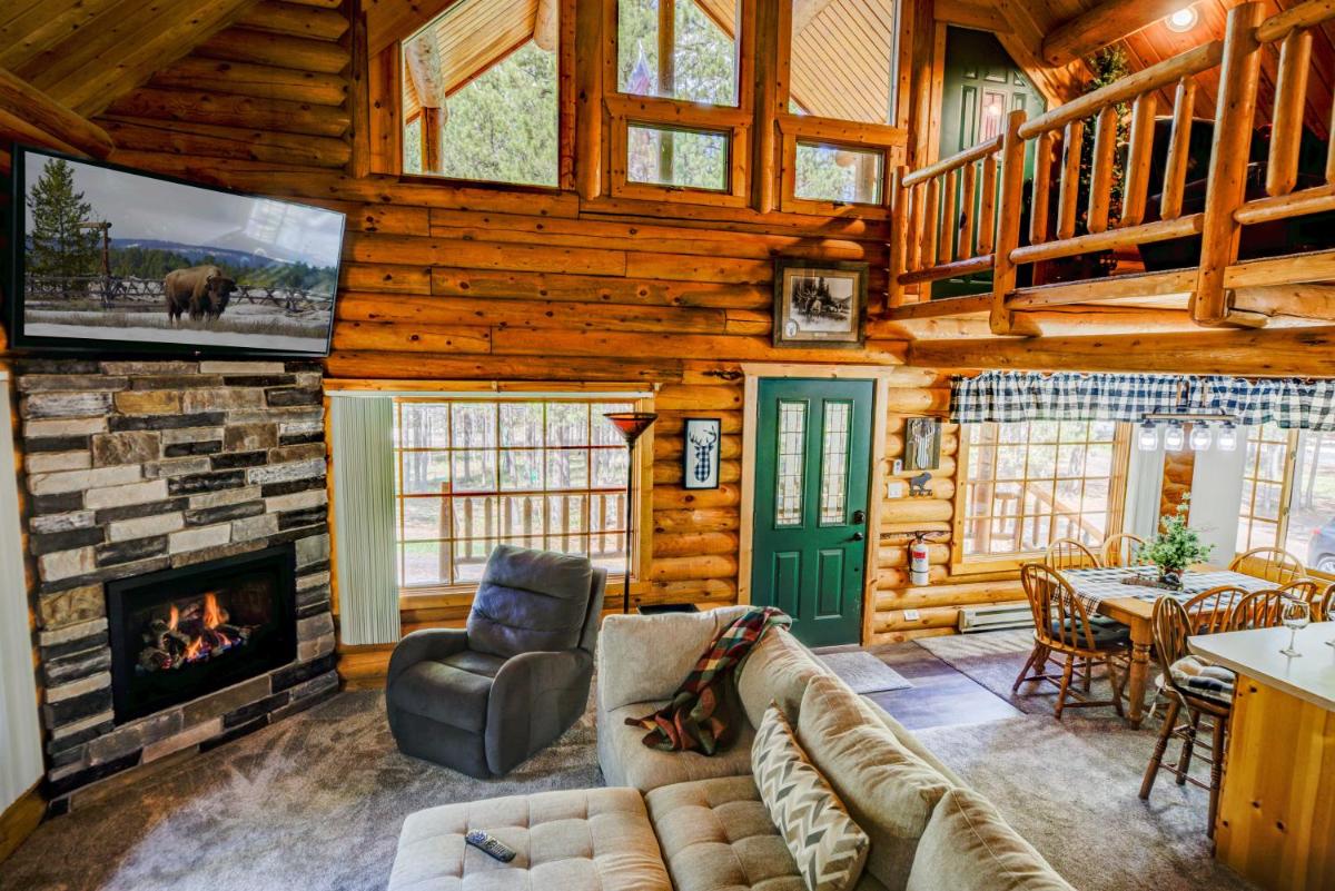 Henrys Cast by KABINO Hot Tub Large Driveway PS4 Dog Friendly Fire Pit Fireplace - Housity