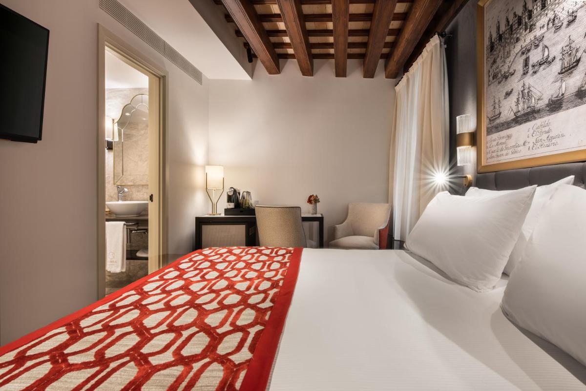 Cama o camas de una habitación en Áurea Casa Palacio Sagasta by Eurostars Hotel Company