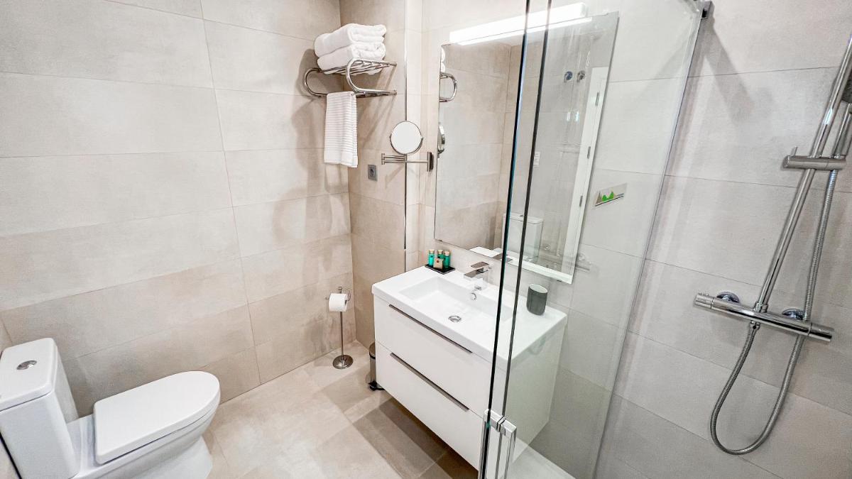 Suitetrails - La Serena Mar, Benalmadena Pueblo, Luxury Apartment with Jacuzzi