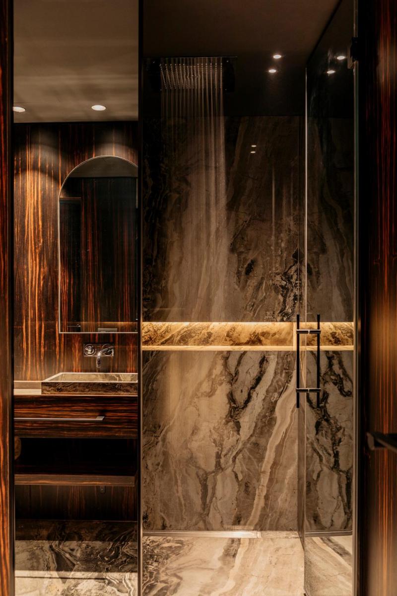 Un baño de Hotel Bagués, a Small Luxury Hotel of the World
