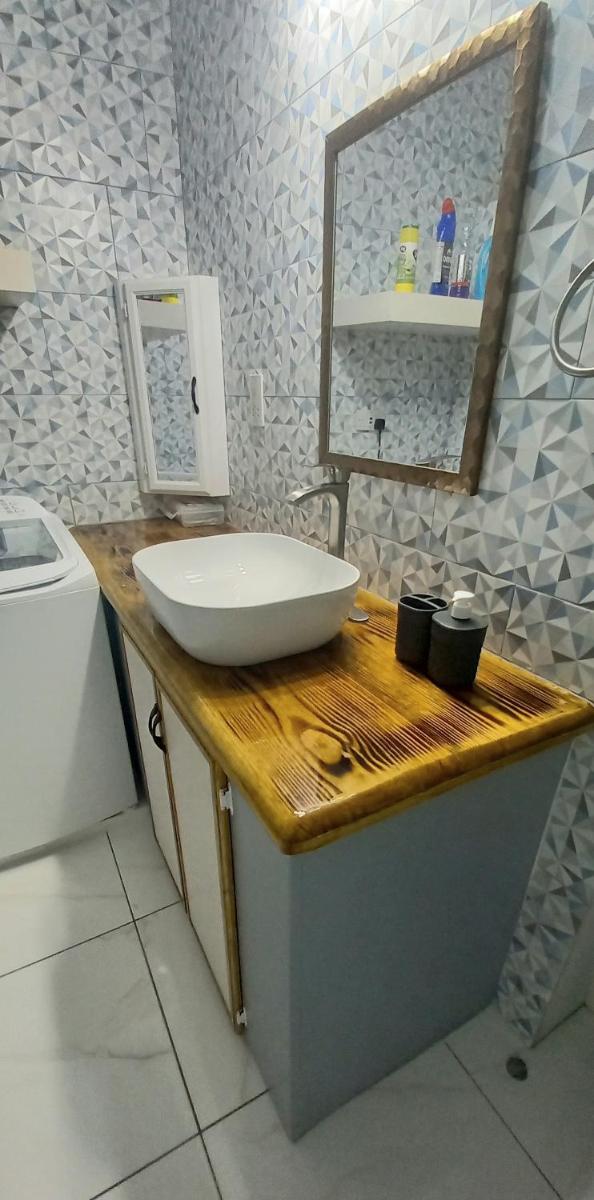 Cozy vacation retreat with free parking - Housity